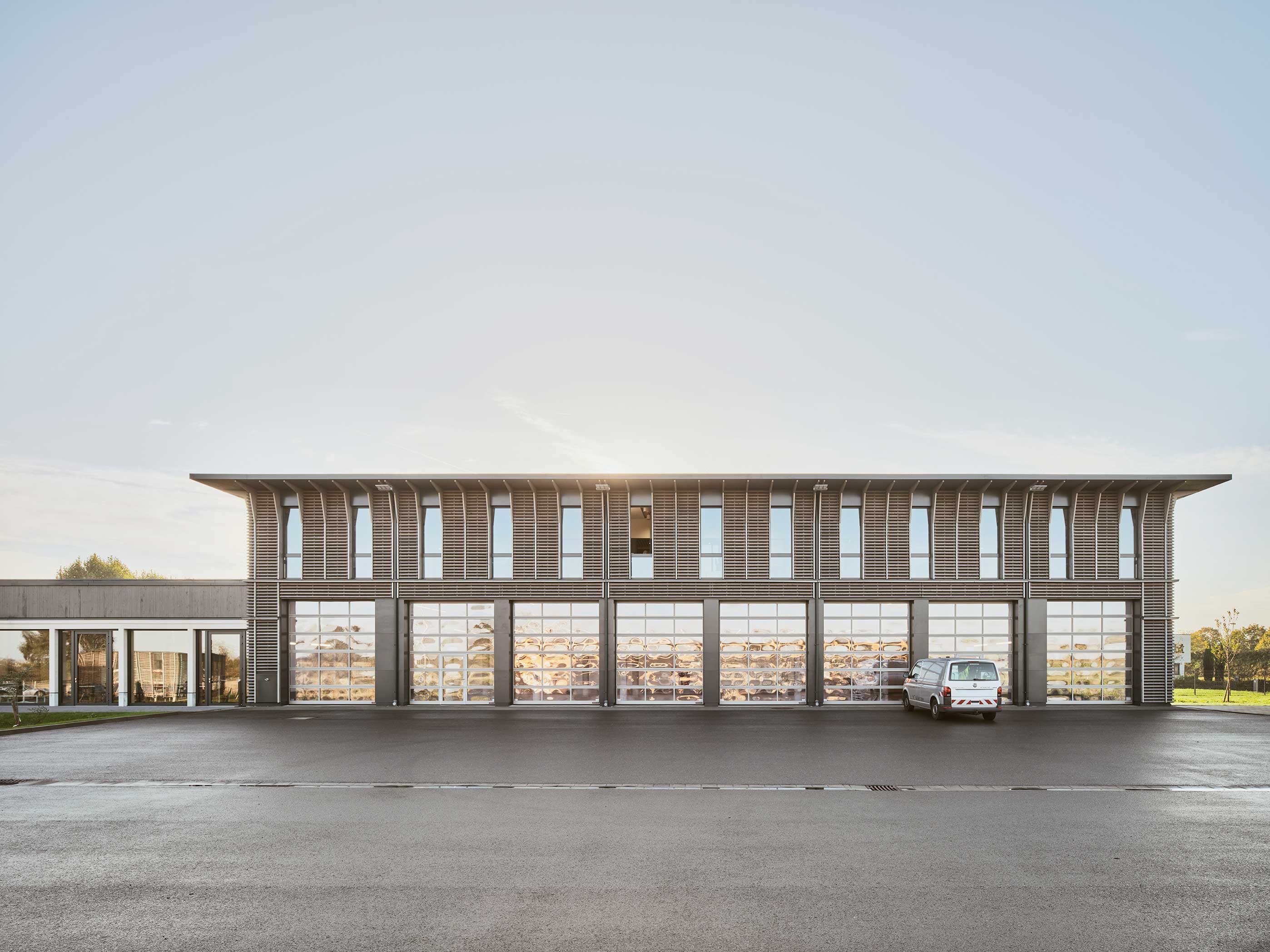Holzfassade_Technikzentrum_Transnet_Bruchsal