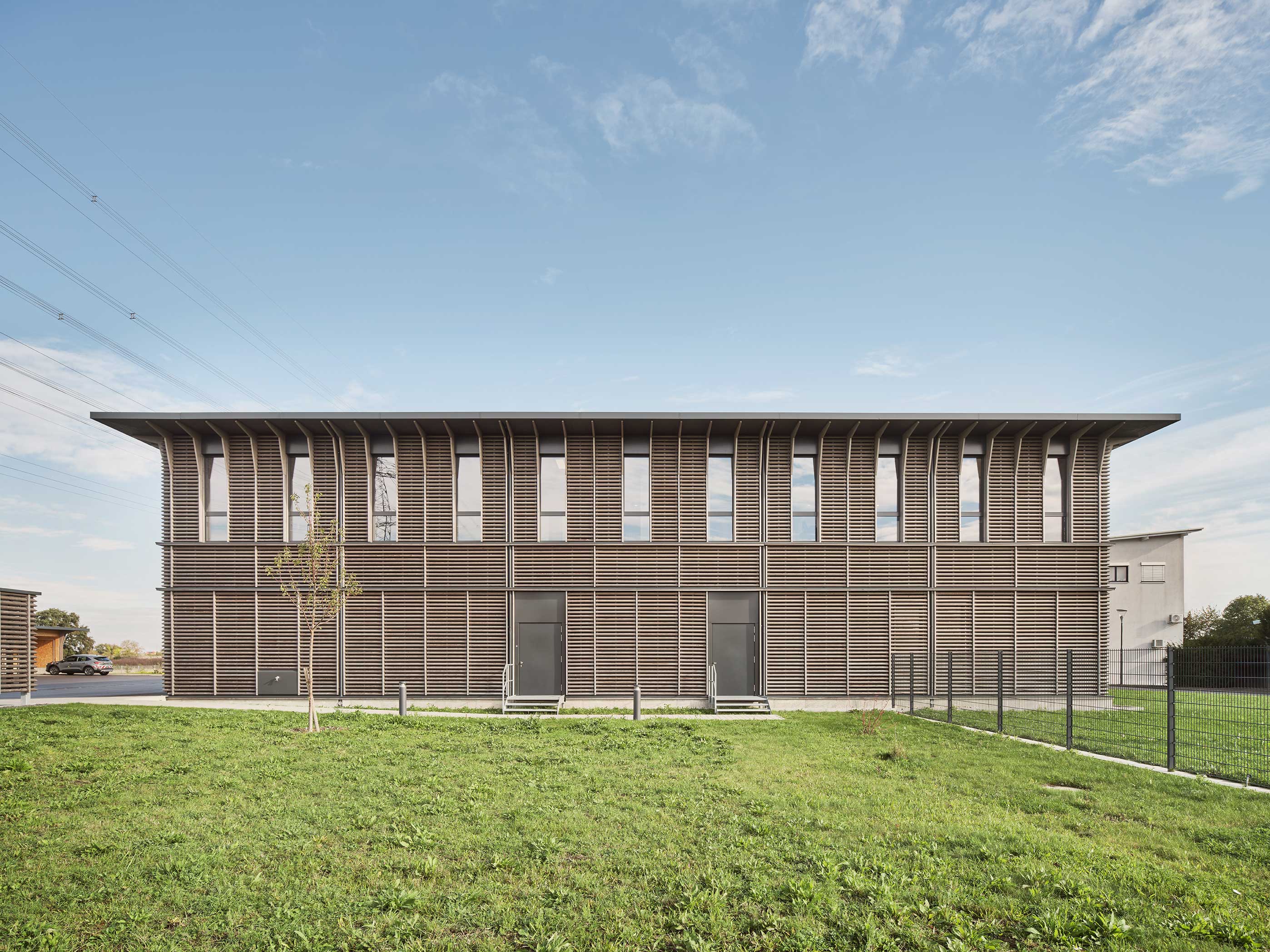 Holzfassade_Technikzentrum_Transnet_Bruchsal
