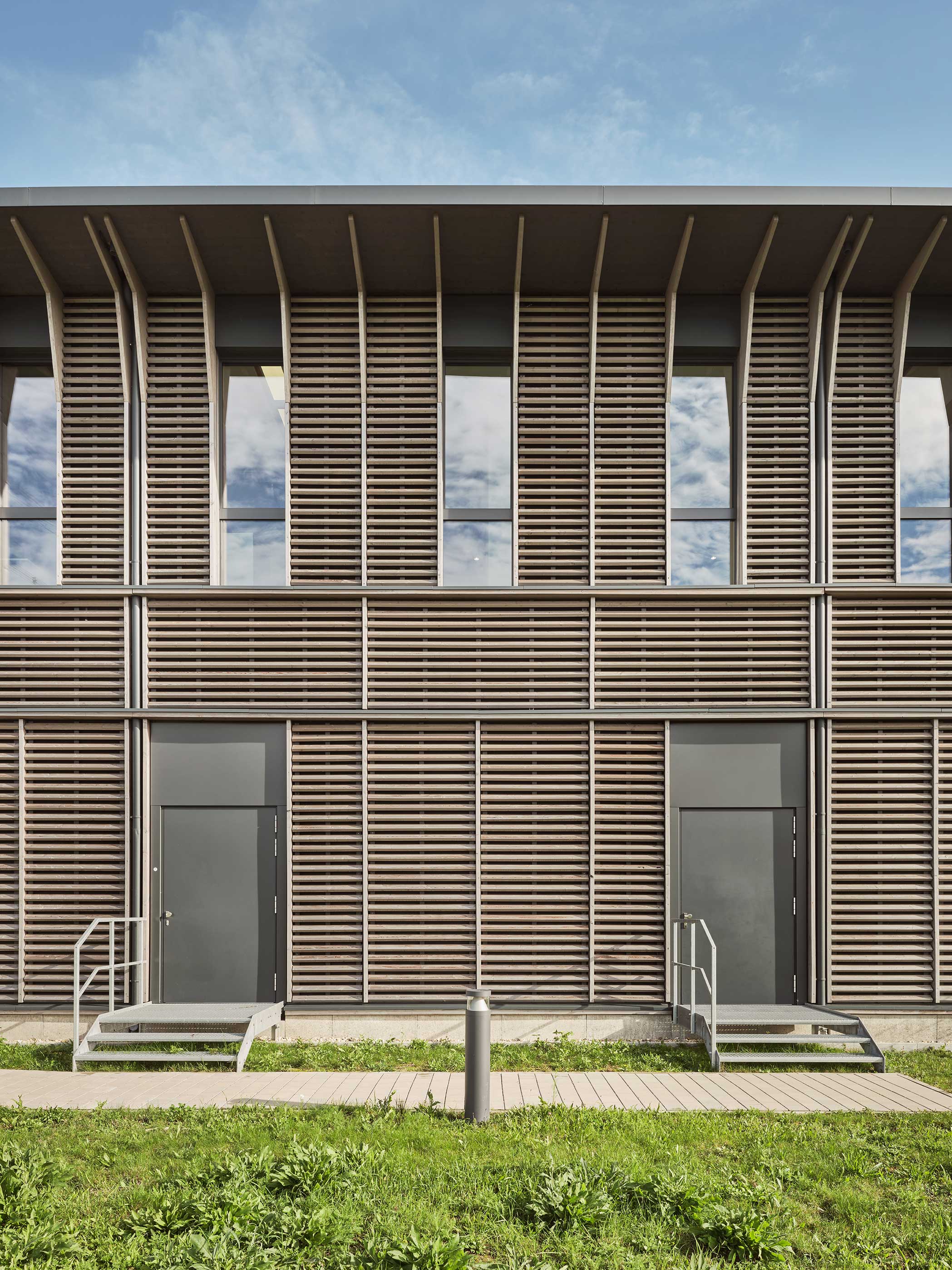 Holzfassade_Technikzentrum_Transnet_Bruchsal