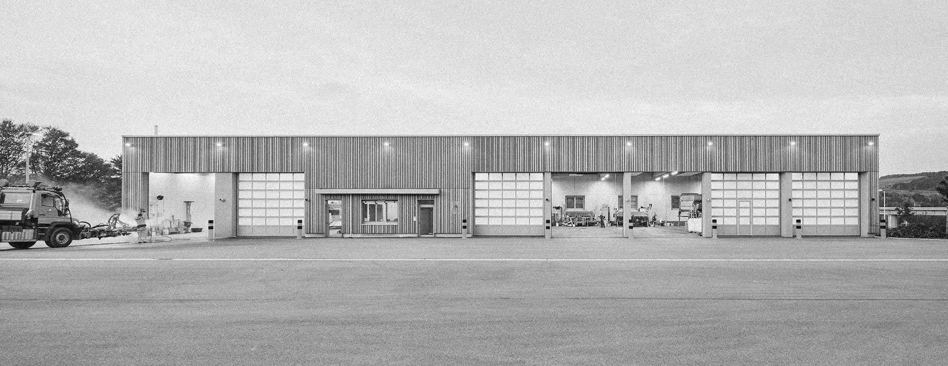 Strassenmeisterei_Tauberbischofsheim_Fahrzeughalle_PLANUNGXGRUPPE_Architekten
